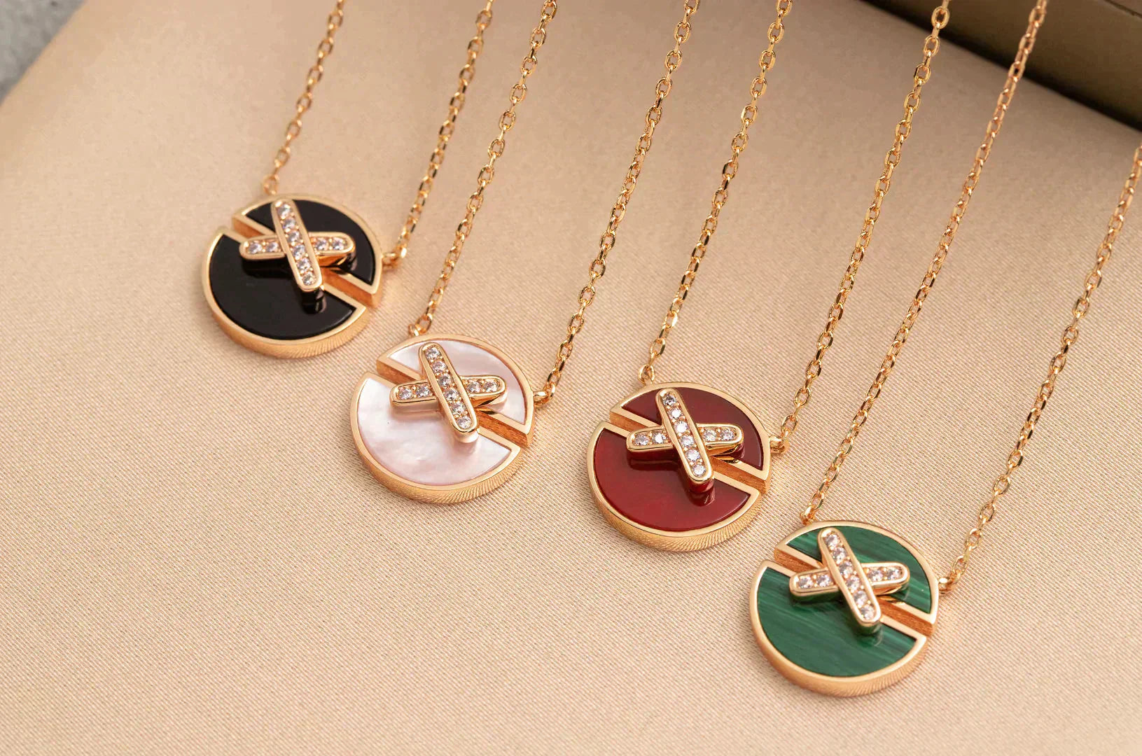[BIJOUX]COLLIER JEUX DE DIAMANTS OR ROSE