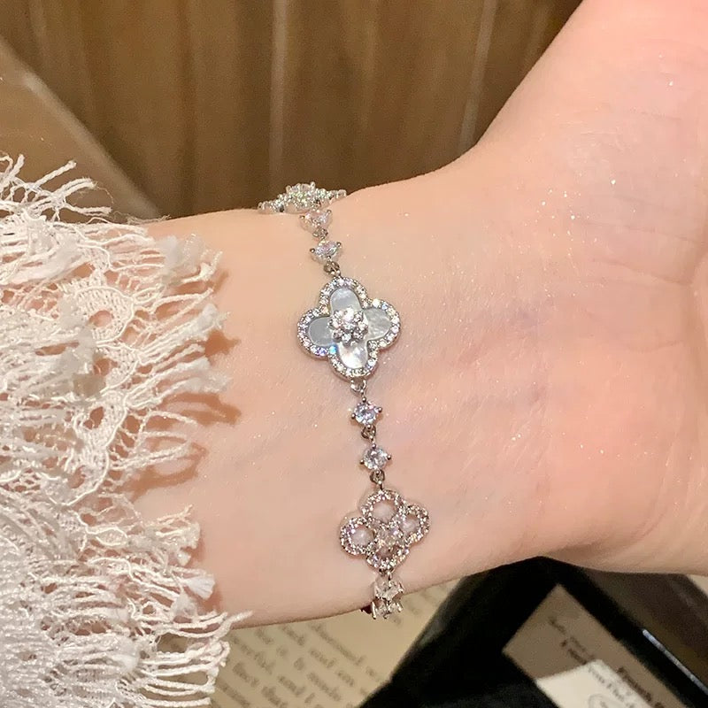 [BIJOUX] BRACELET TRÈFLE 5 MOTIFS ROSE BLEU ROUGE BLANC