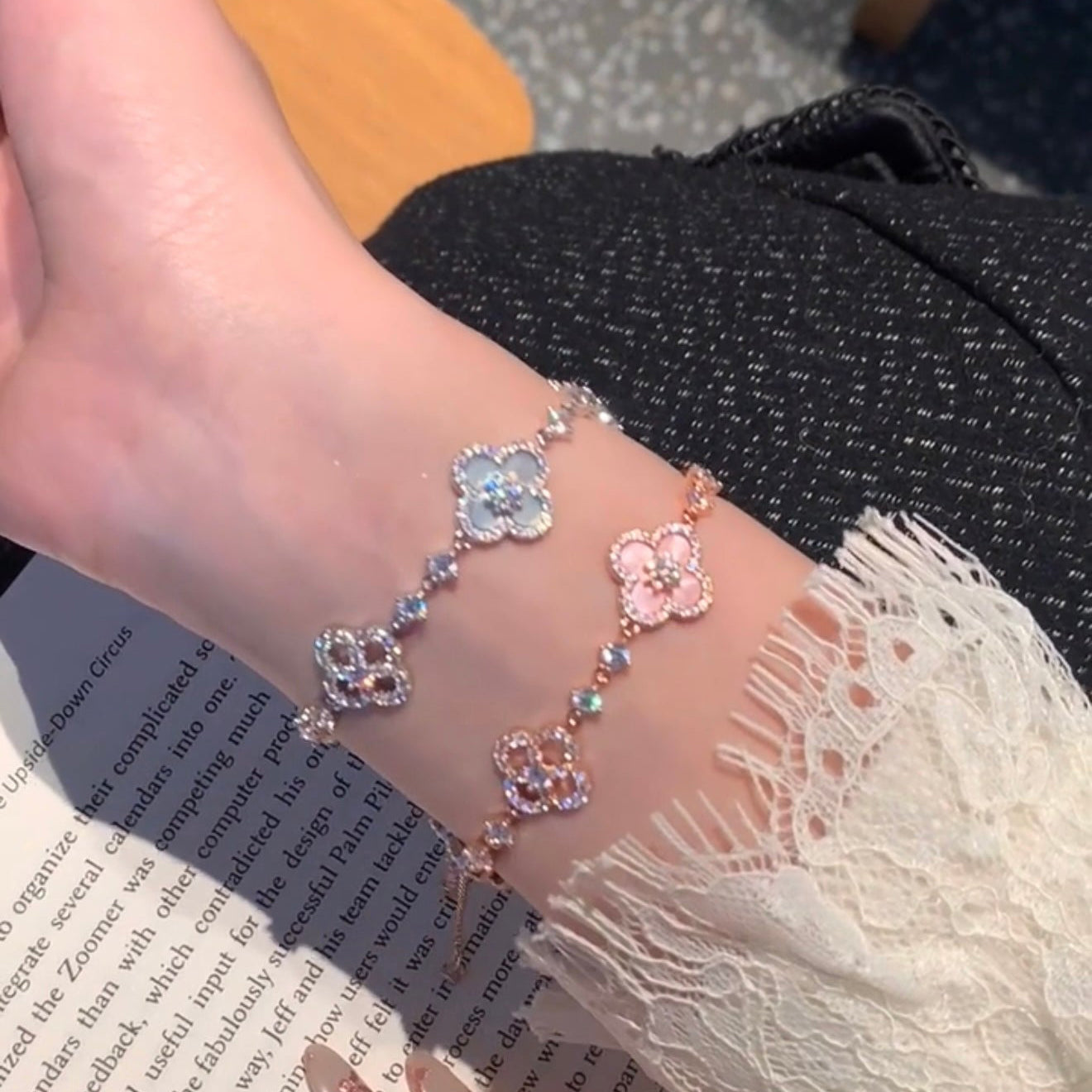 [BIJOUX] BRACELET TRÈFLE 5 MOTIFS ROSE BLEU ROUGE BLANC