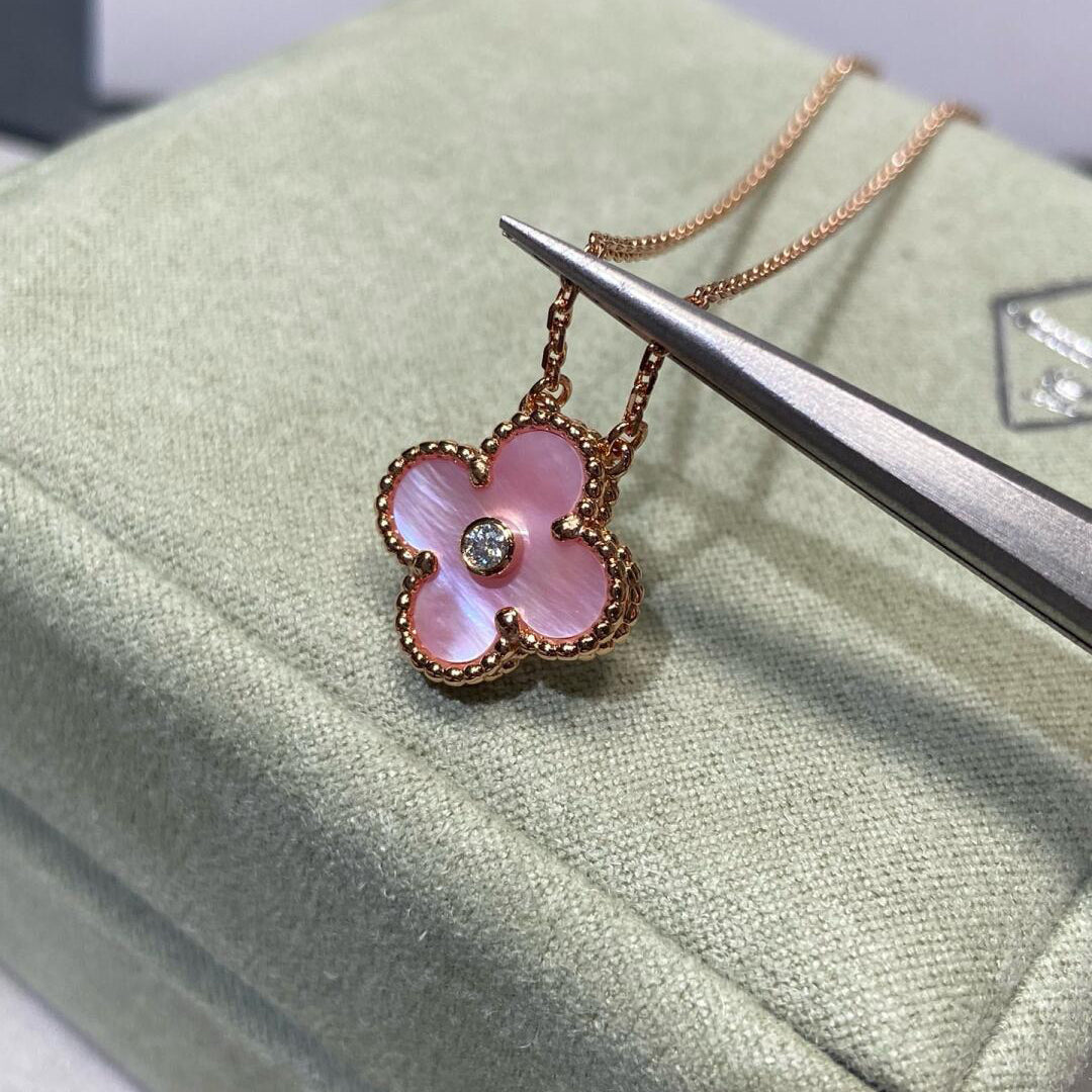 [BIJOUX]COLLIER TRÈFLE 15 MM NACRE ROSE DIAMANT