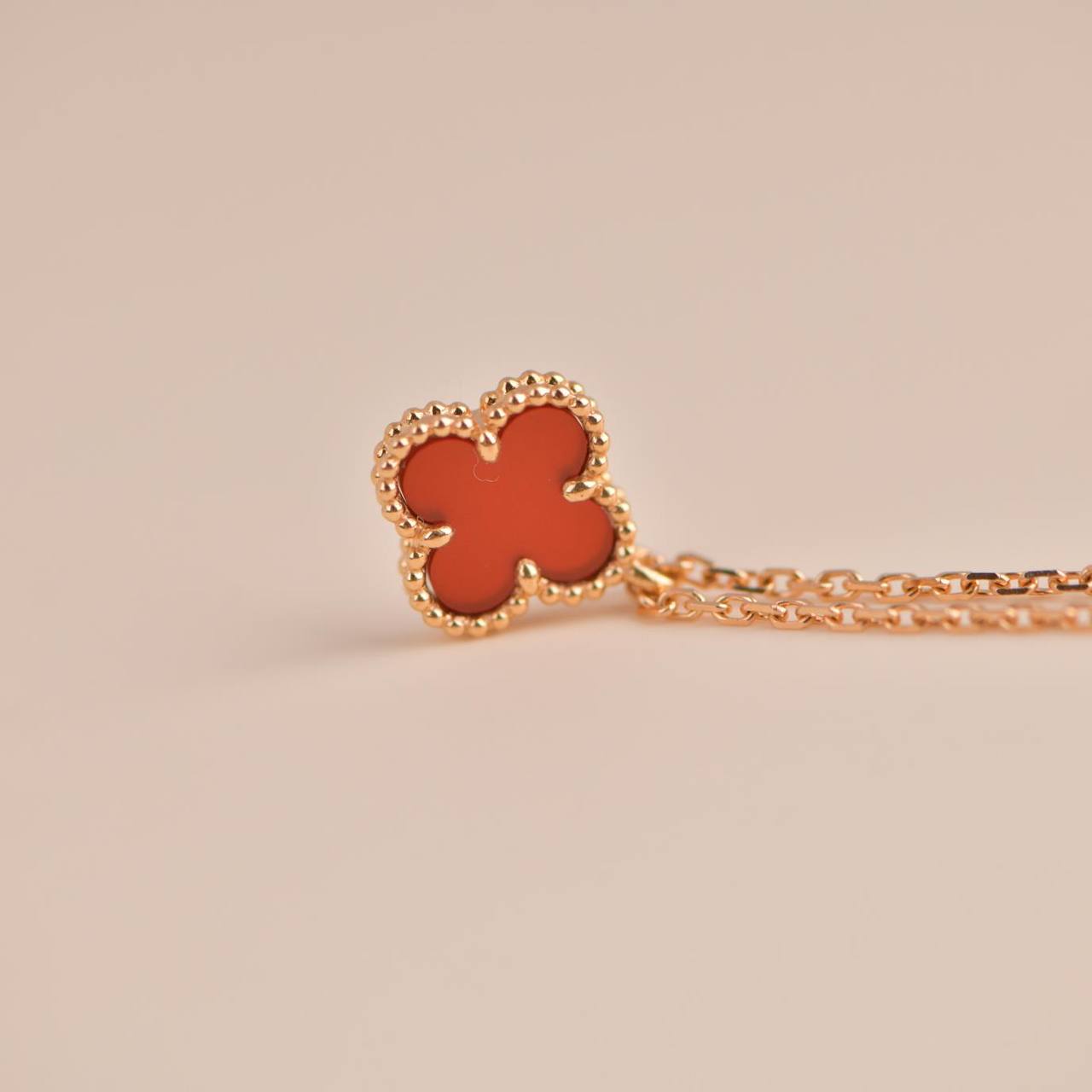 [BIJOUX]CLOVER MINI 9.5MM WHITE CARNELIANS NECKLACE