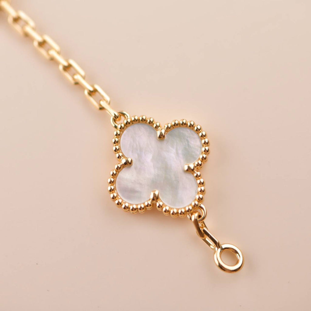 [BIJOUX]BRACELET NACRE BLANCHE À 5 MOTIFS TRÈFLE