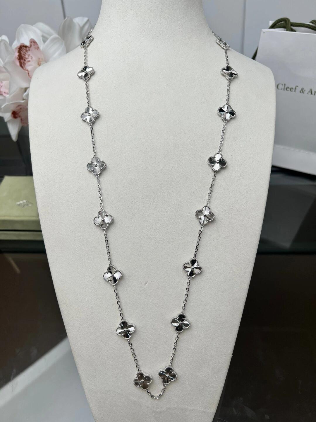[BIJOUX]CLOVER 20 MOTIFS LASER ARGENT